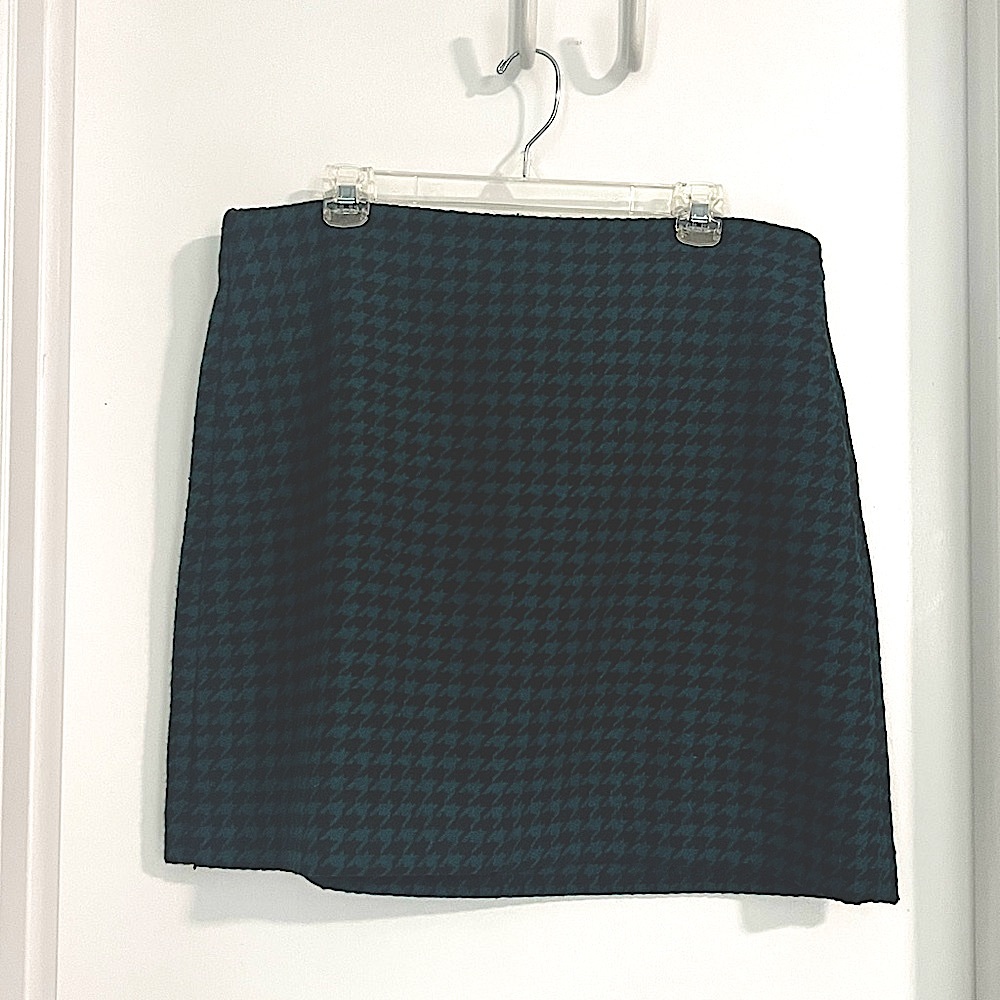 LOFT Green and Black Houndstooth Mini Pencil Skirt for Work